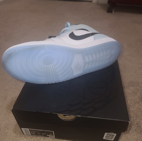 Air Jordan 1 Mid - Picture 3 of 12